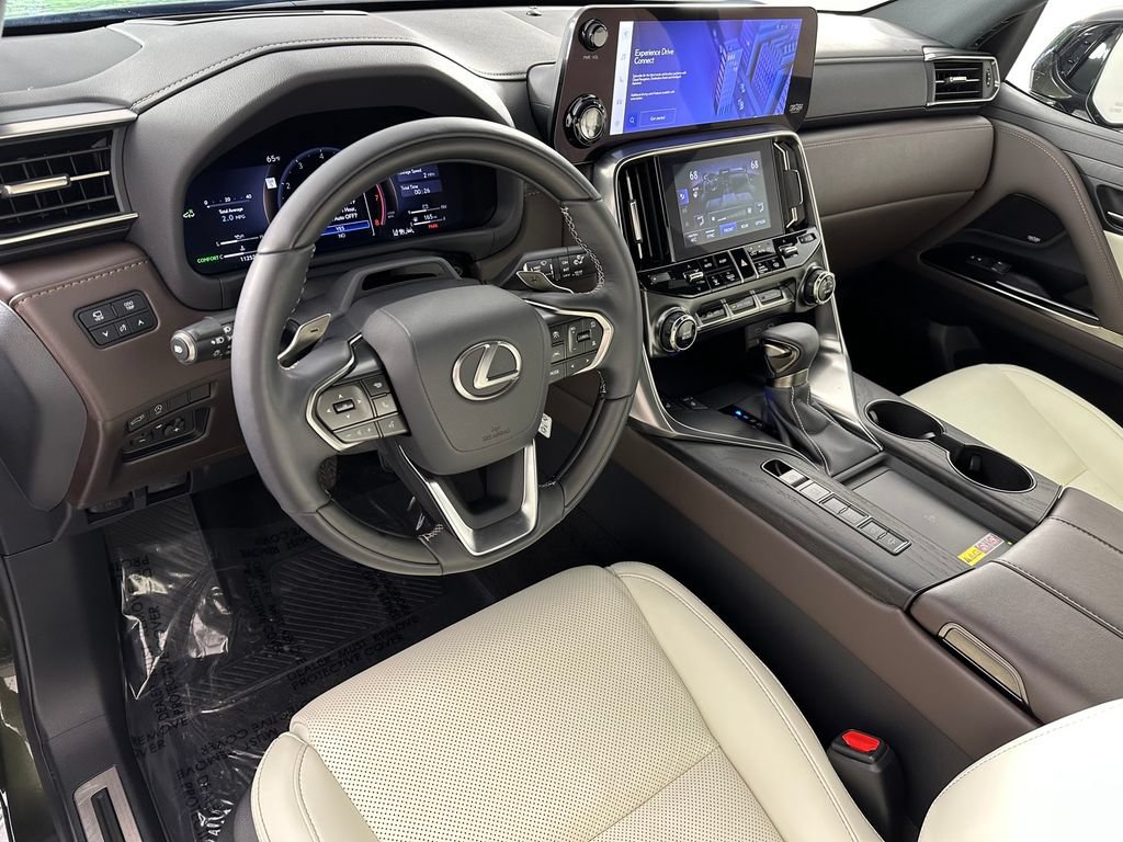 Used 2025 Lexus LX 600 4WD w/ Appearance Package image 17