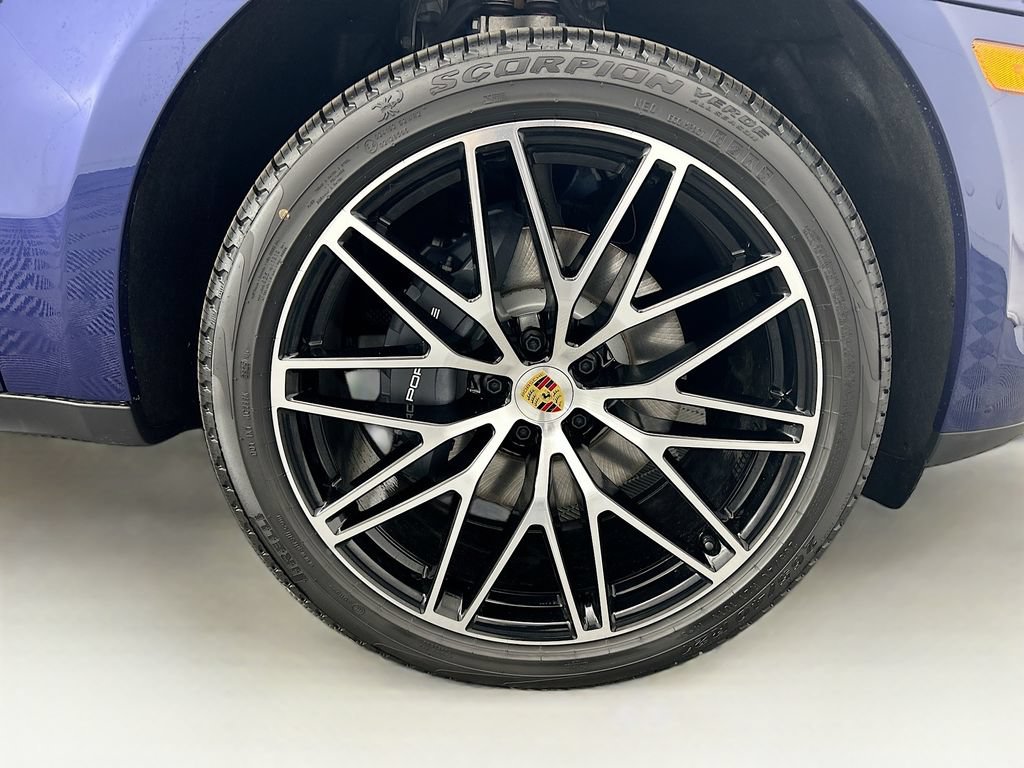 Used 2026 Porsche Macan AWD/4WD image 33