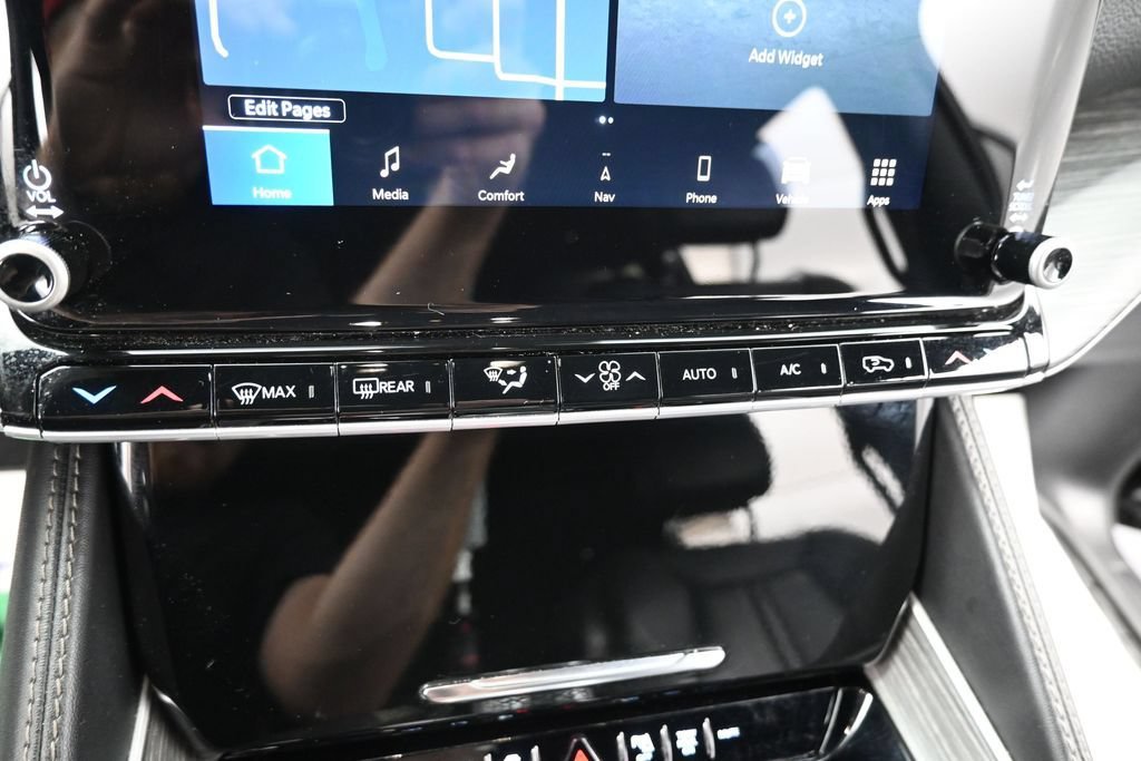 Used 2024 Jeep Wagoneer Series III AWD/4WD image 25