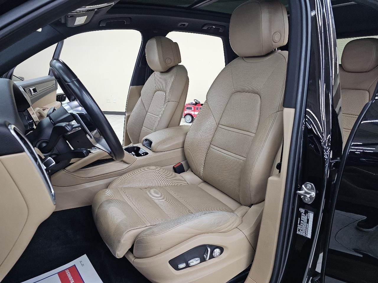 Used 2020 Porsche Cayenne AWD/4WD image 18