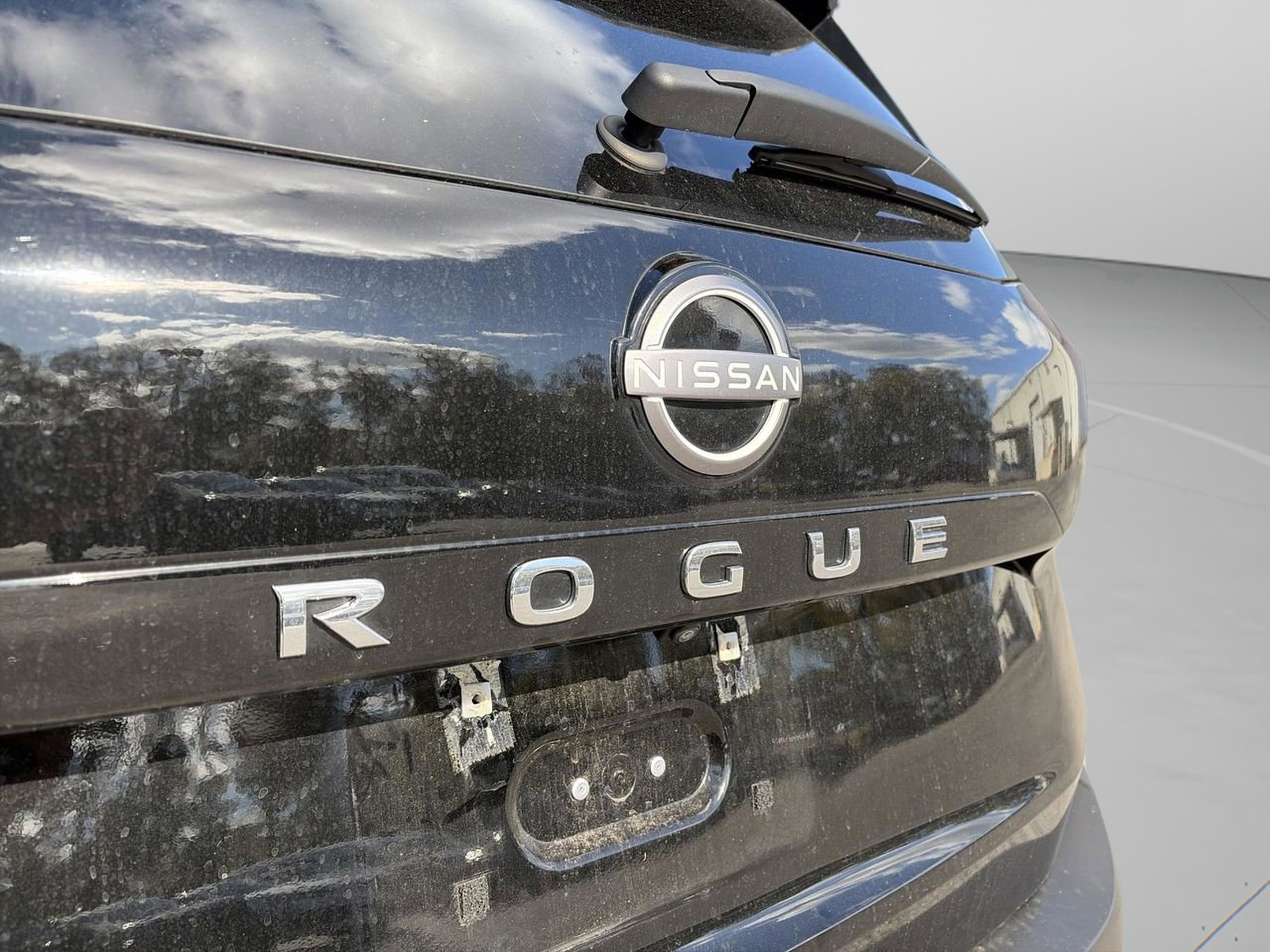 Used 2023 Nissan Rogue S image 29