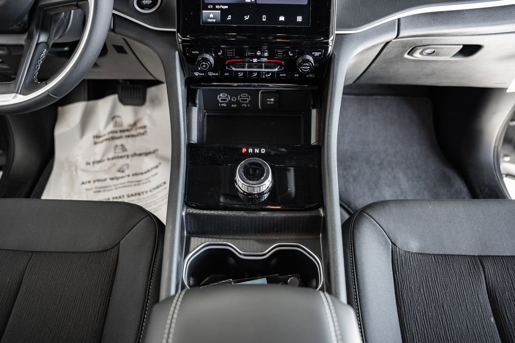 New 2025 Jeep Grand Cherokee Laredo X w/ Luxury Tech Group I image 30