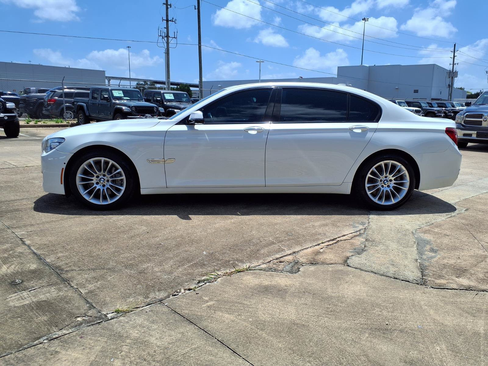 Used 2014 BMW 750Li RWD image 21