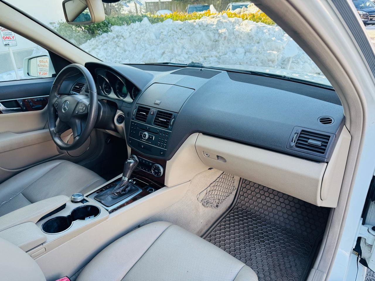 Used 2011 Mercedes-Benz C 300 Luxury image 21
