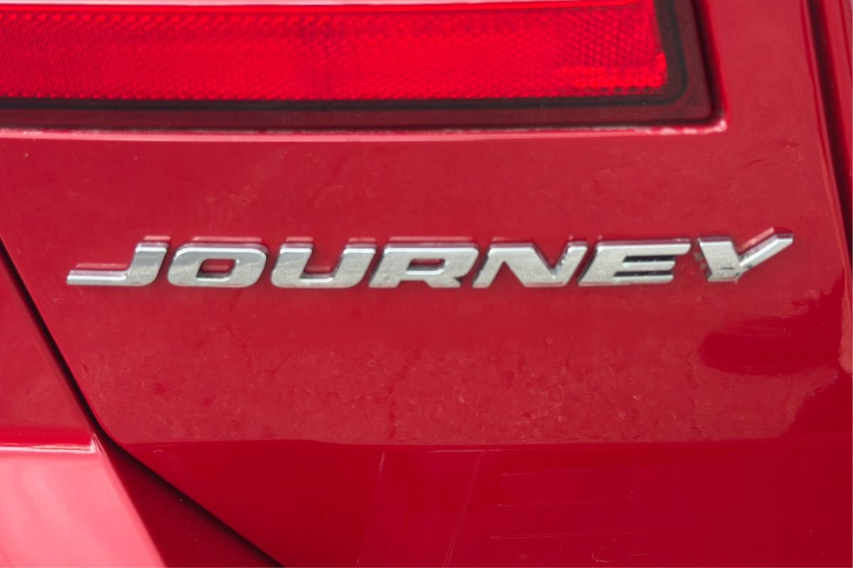Used 2020 Dodge Journey SE w/ SE Popular Equipment Group FWD image 23