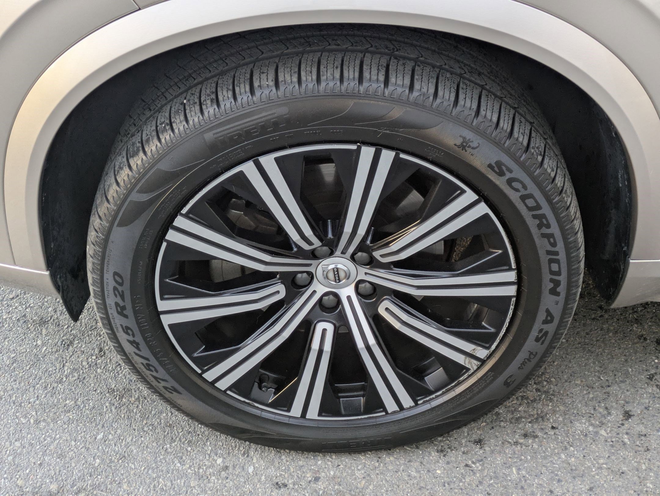 Used 2023 Volvo XC90 B6 Plus w/ Protection Package Premier image 11