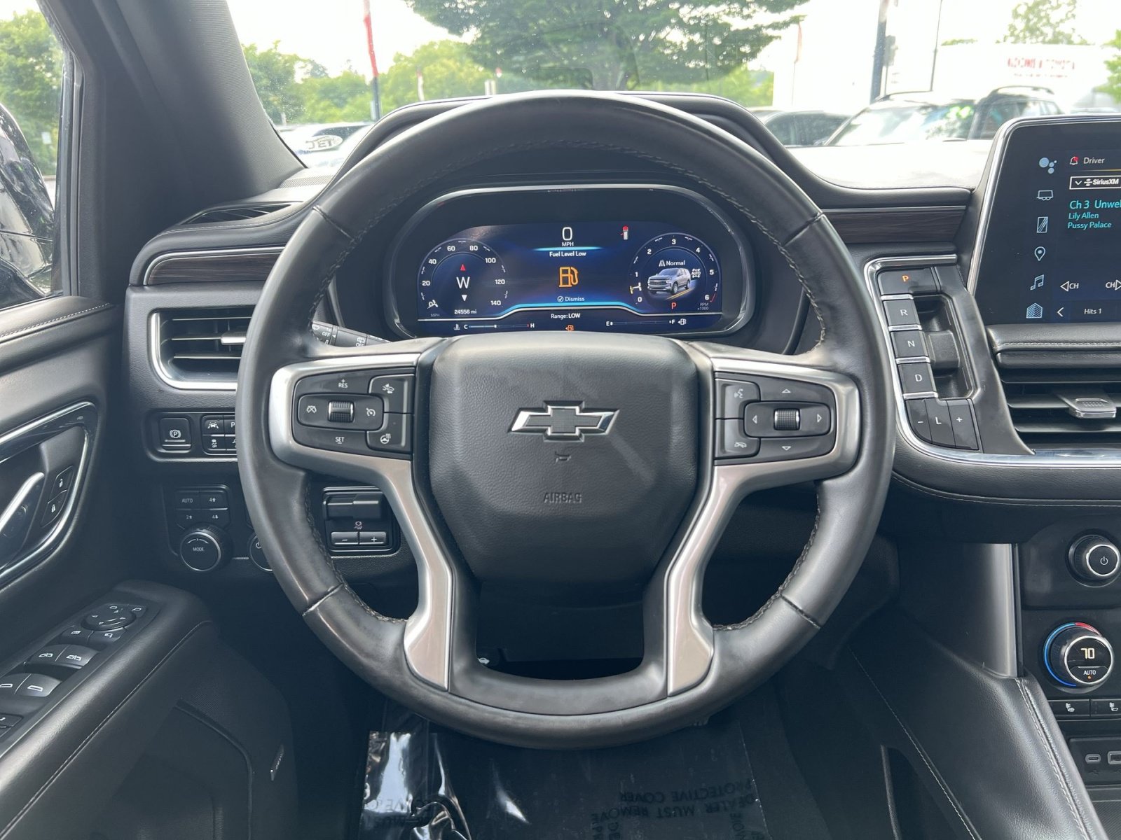 Used 2024 Chevrolet Tahoe Z71 w/ Luxury Package AWD/4WD image 16