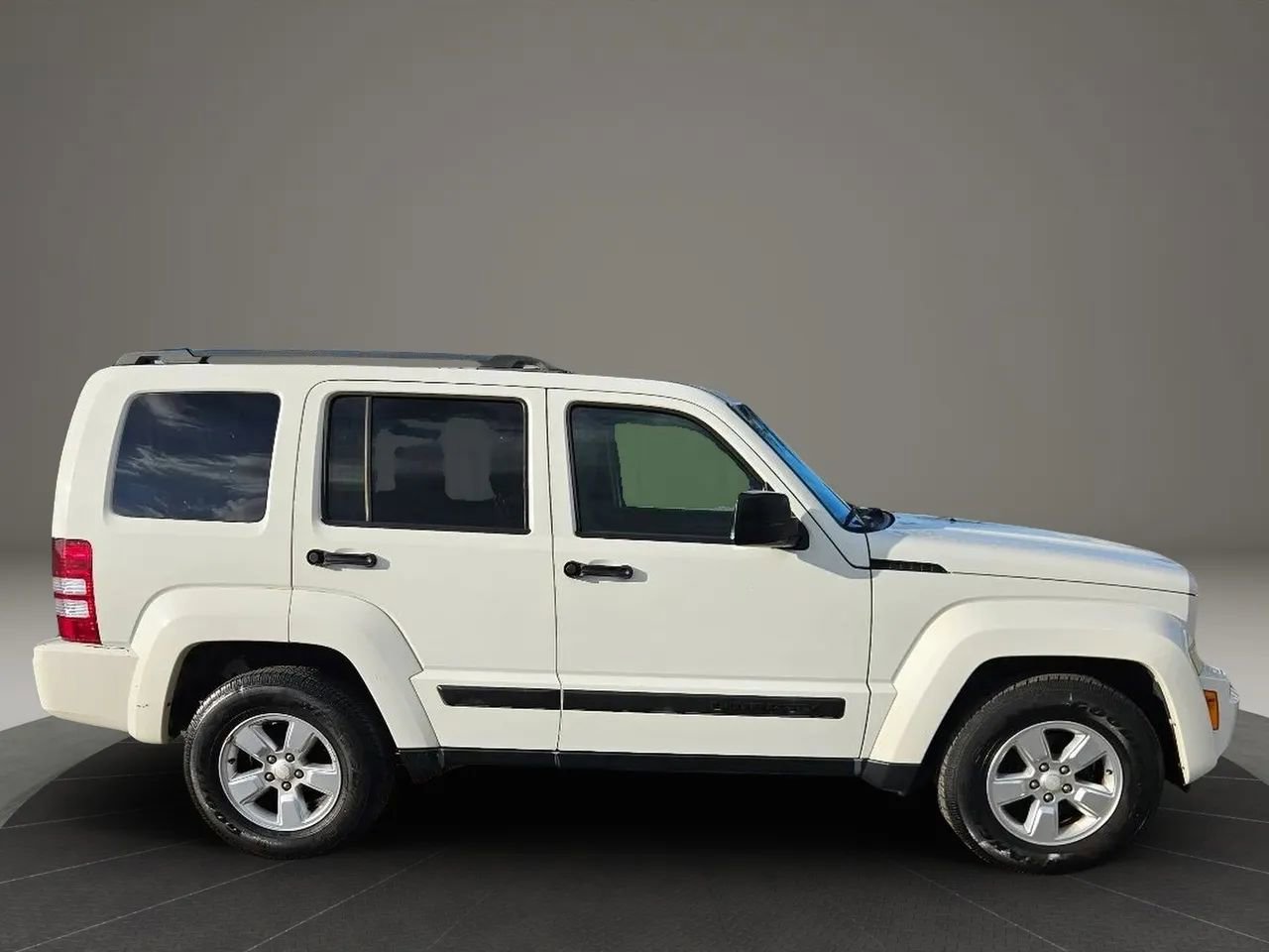 Used 2010 Jeep Liberty Sport w/ Popular Equipment Group image 4