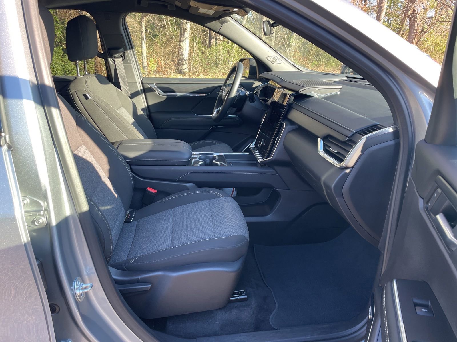 Used 2025 GMC Acadia Elevation image 26