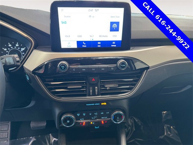 Used 2022 Ford Escape SE w/ Cold Weather Package image 9