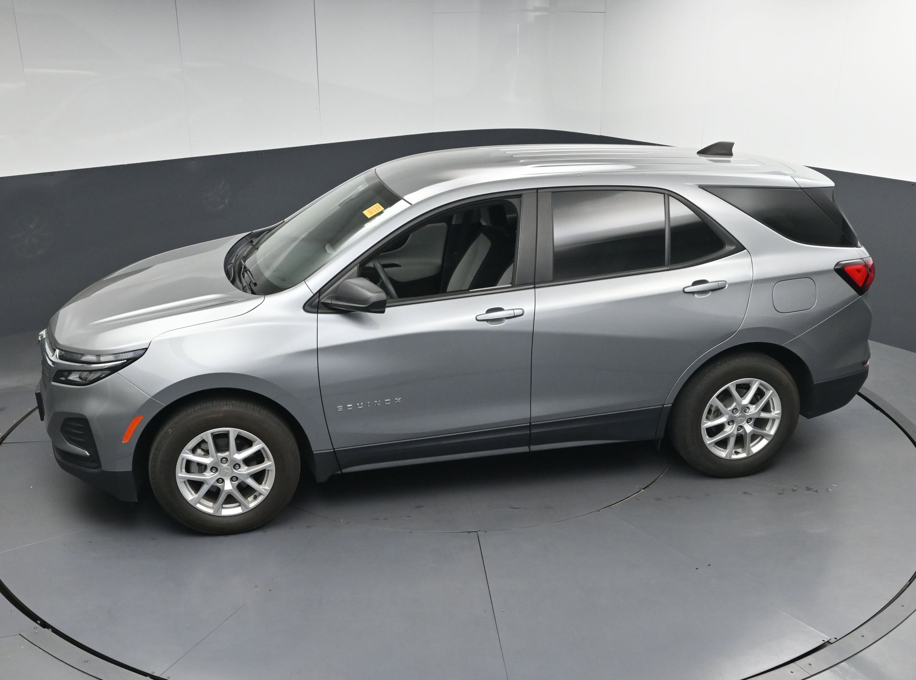 Used 2023 Chevrolet Equinox LS w/ LS Convenience Package FWD image 45