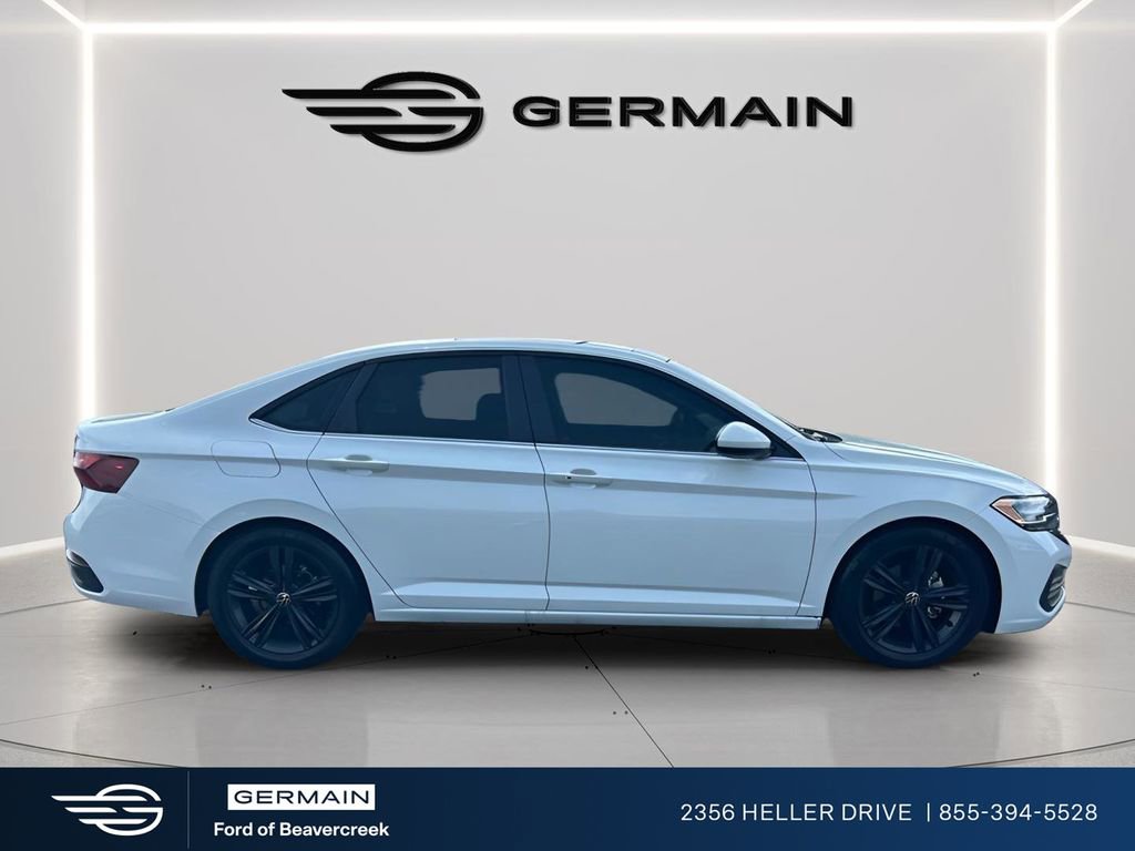 Used 2024 Volkswagen Jetta SE image 8