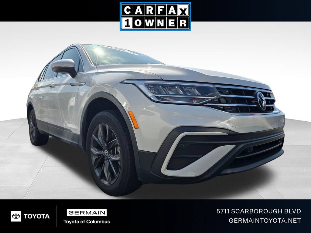 Used 2023 Volkswagen Tiguan SE w/ Panoramic Sunroof Package FWD image 1