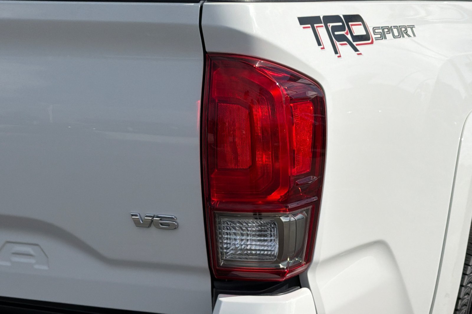 Used 2016 Toyota Tacoma TRD Sport w/ Premium & Technology Package RWD image 27