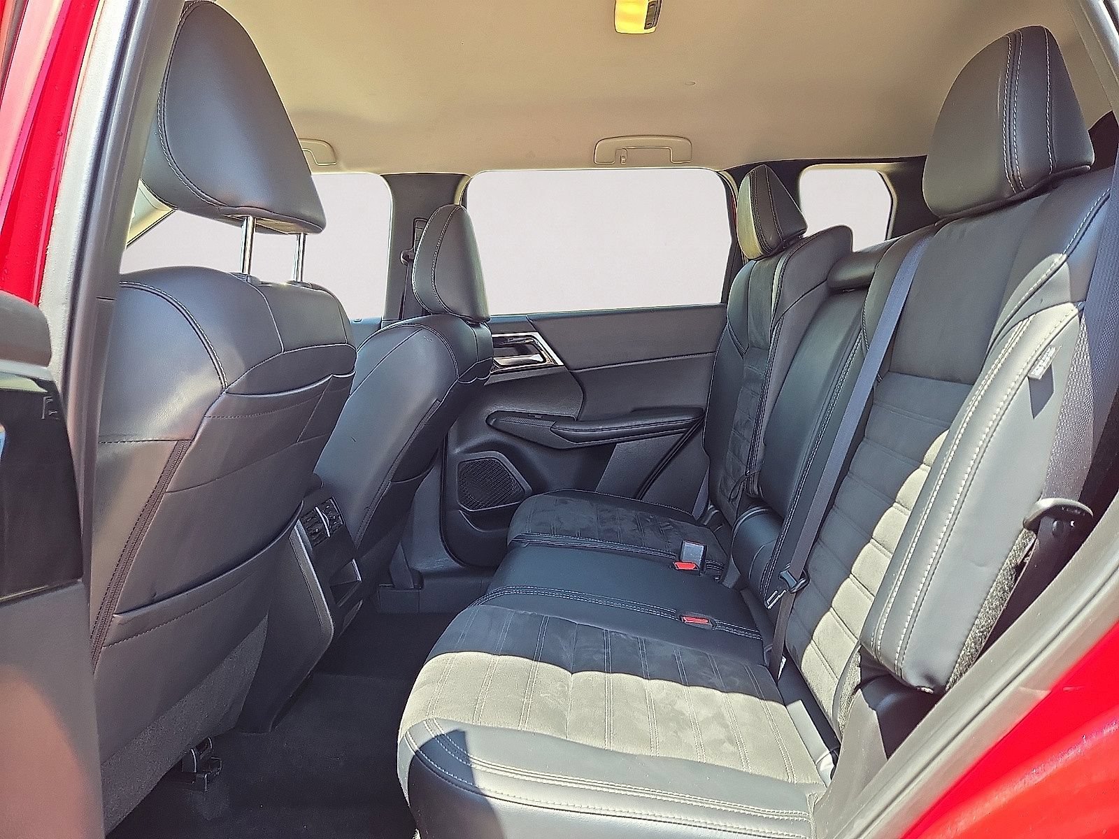 Used 2024 Mitsubishi Outlander SE Black Edition AWD/4WD image 16