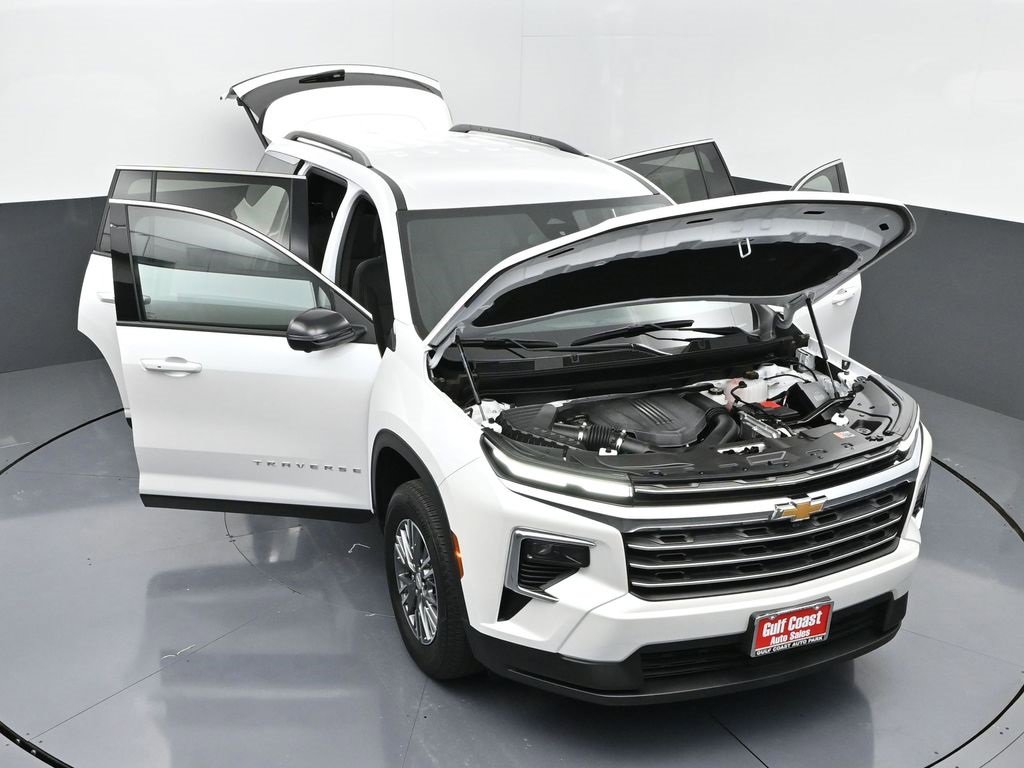 Used 2024 Chevrolet Traverse LT image 44