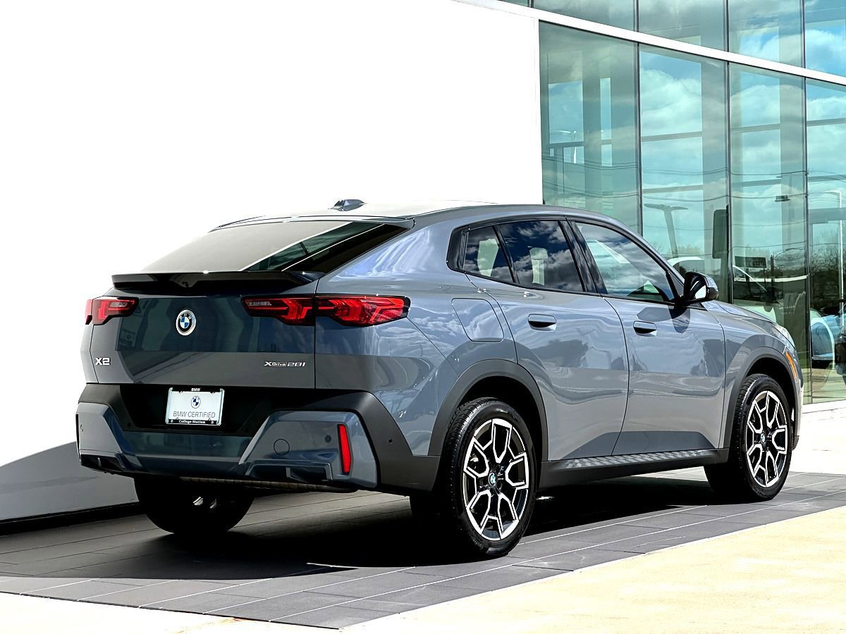 Certified 2025 BMW X2 xDrive28i image 4