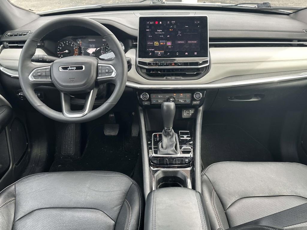 Used 2023 Jeep Compass Limited image 14