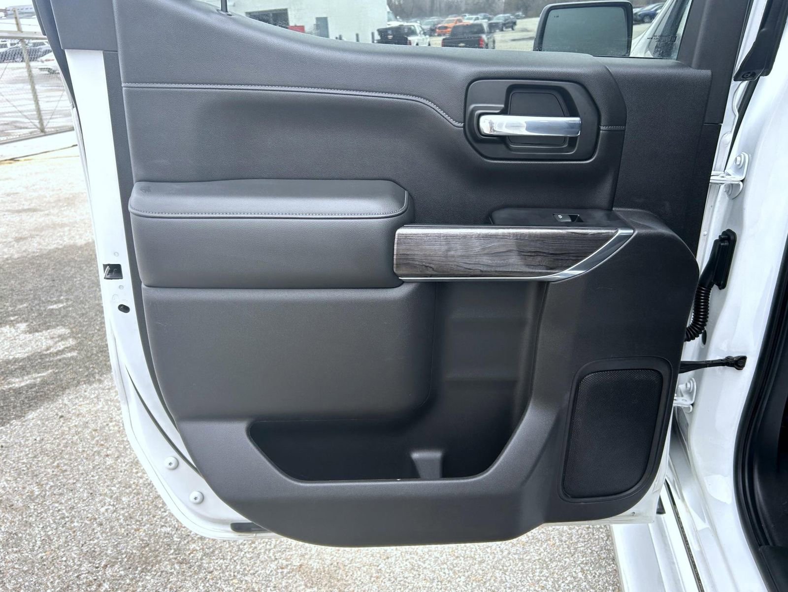 Certified 2020 Chevrolet Silverado 1500 LTZ w/ LTZ Premium Package AWD/4WD image 17