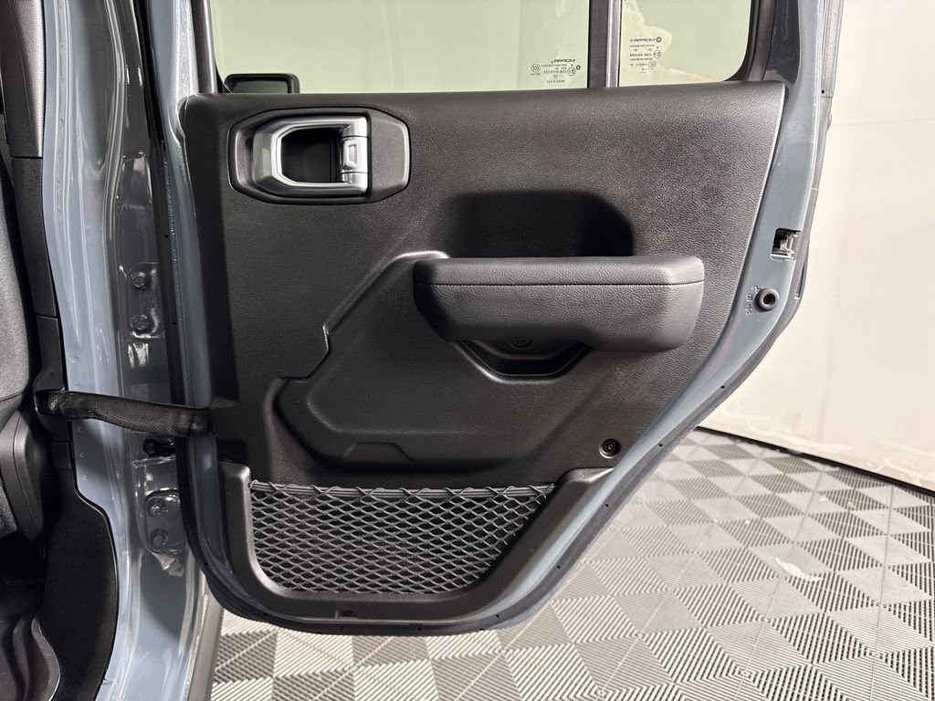 Used 2024 Jeep Gladiator Rubicon w/ Convenience Group image 14