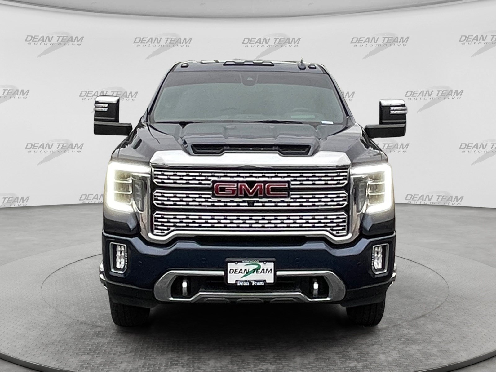 Used 2022 GMC Sierra 3500 Denali w/ Denali Ultimate Package AWD/4WD image 2