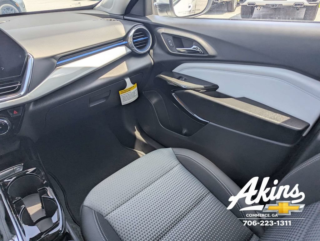 New 2026 Chevrolet Trax LT w/ Sunroof Package FWD image 16