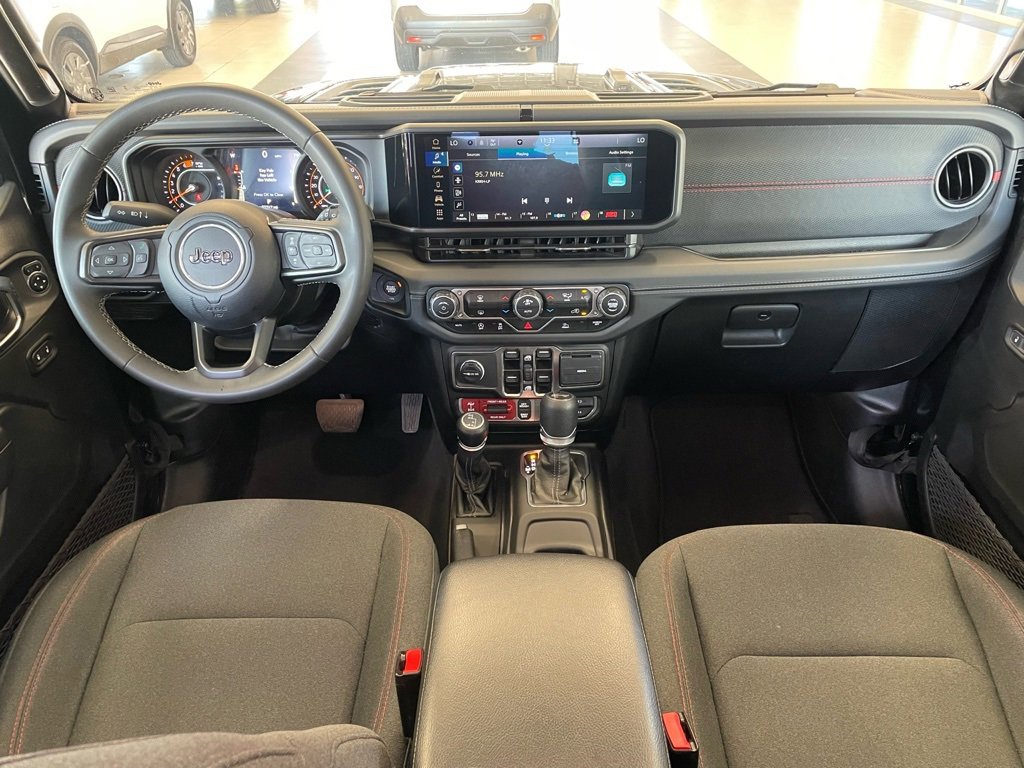 Used 2025 Jeep Wrangler Unlimited Rubicon image 11