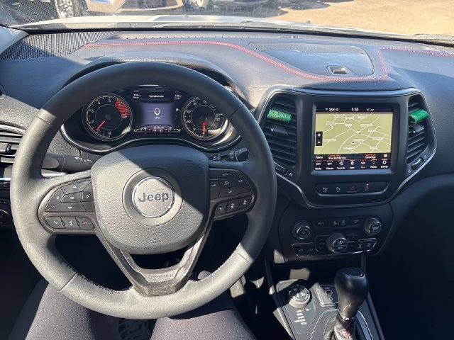 Used 2023 Jeep Cherokee Trailhawk AWD/4WD image 10