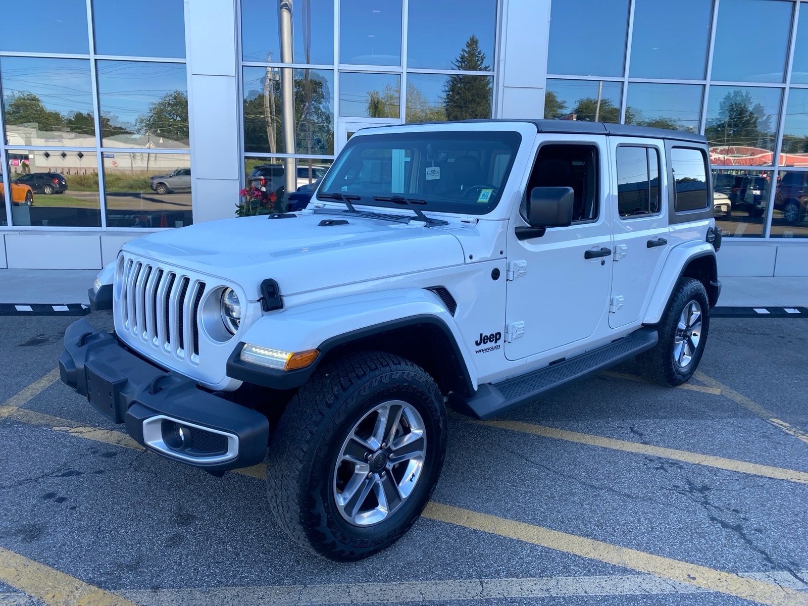Used 2020 Jeep Wrangler Unlimited Sahara AWD/4WD image 1