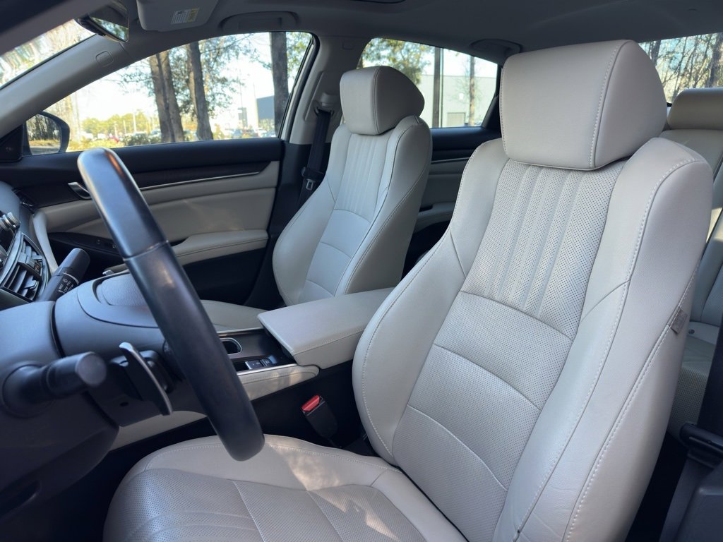 Used 2021 Honda Accord Touring image 11