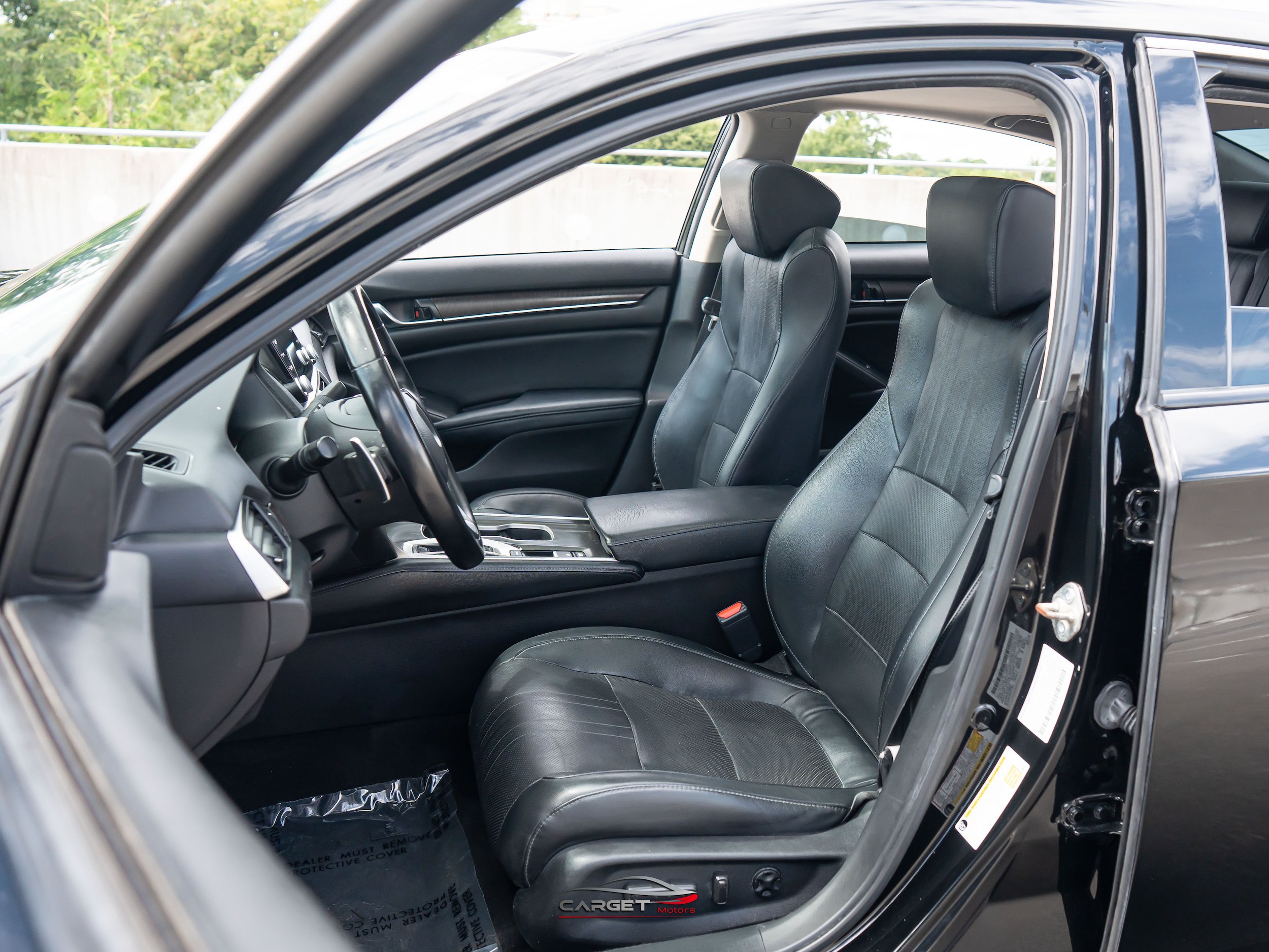 Used 2018 Honda Accord Touring image 16