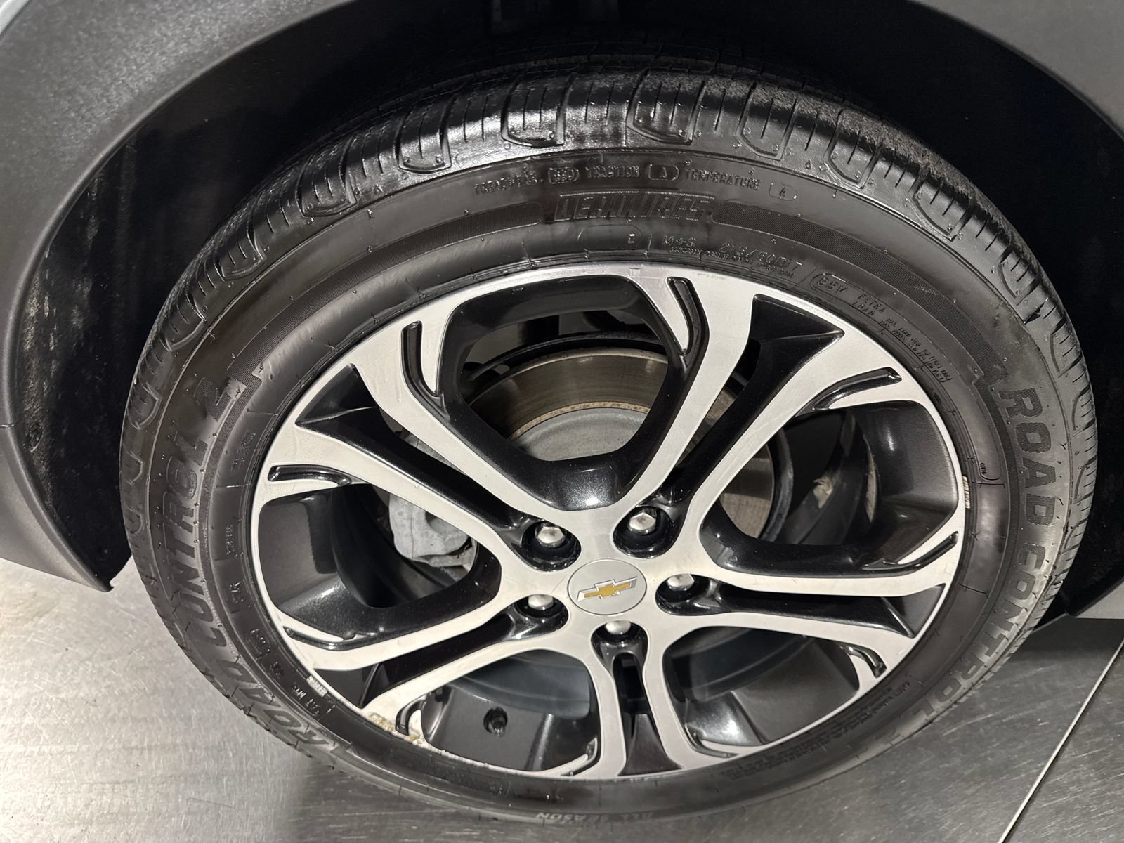 Used 2018 Chevrolet Bolt Premier w/ Driver Confidence II Package FWD image 13