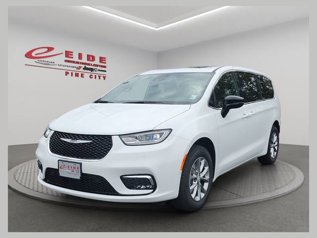 New 2026 Chrysler Pacifica Select