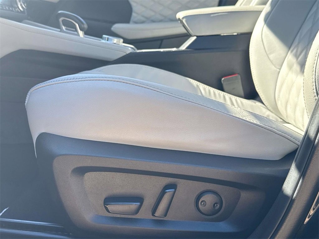 Used 2023 Mitsubishi Outlander SEL Black Edition image 11