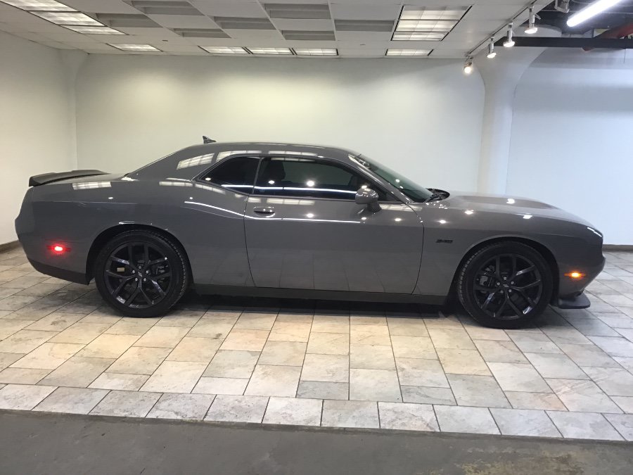 Used 2023 Dodge Challenger R/T w/ Blacktop Package RWD image 9