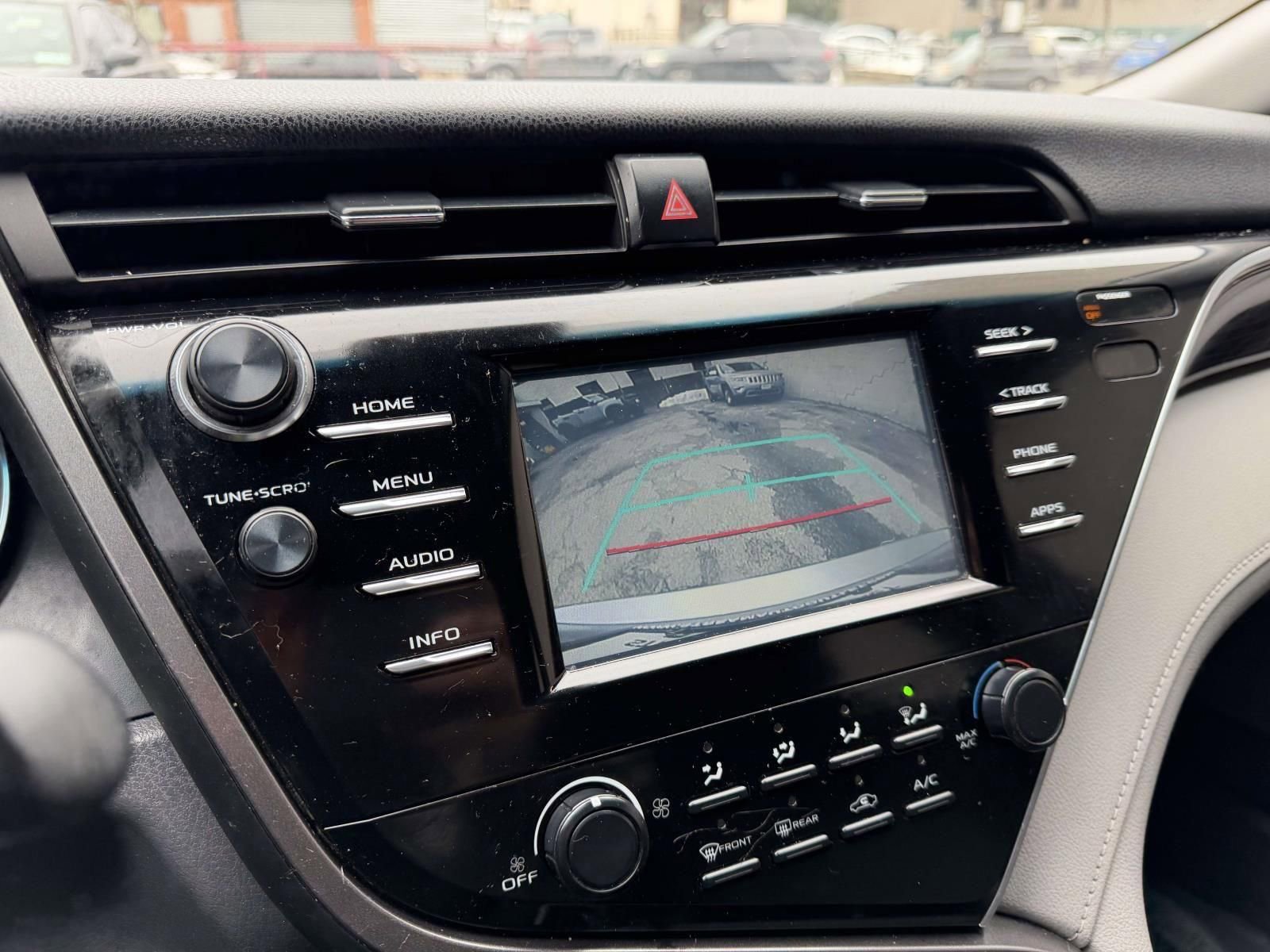 Used 2018 Toyota Camry LE image 34