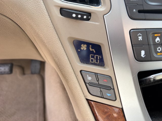 Used 2011 Cadillac CTS Luxury RWD image 16