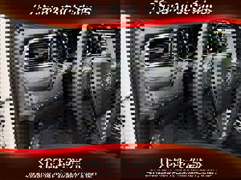 Used 2018 Toyota Camry SE image 8