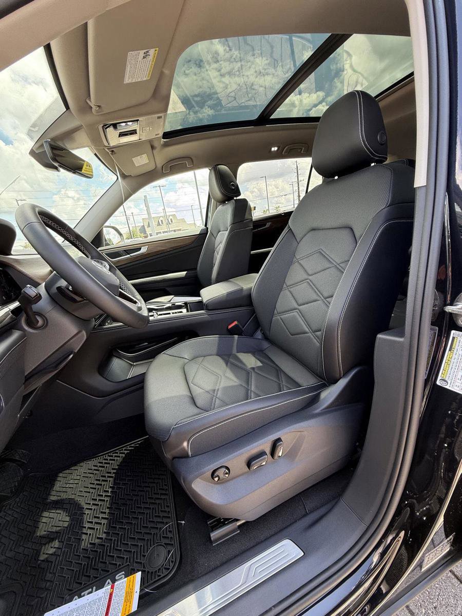 New 2026 Volkswagen Atlas SE image 11