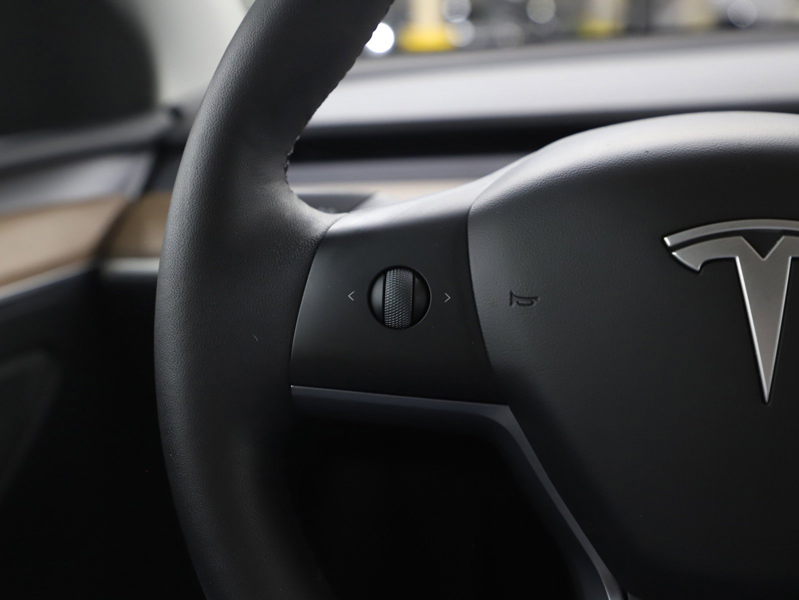 Used 2025 Tesla Model Y Long Range image 27