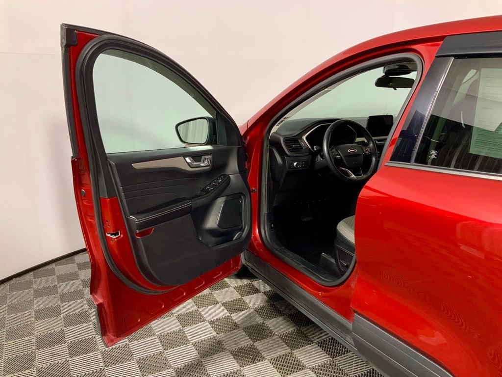Used 2021 Ford Escape SE w/ SE Sport Appearance Package AWD/4WD image 19