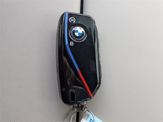 Used 2025 BMW X7 M60i image 24