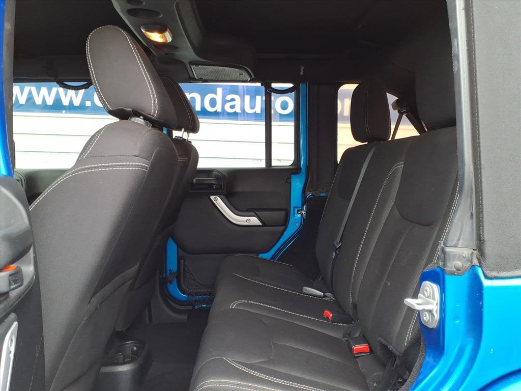 Used 2015 Jeep Wrangler Unlimited Sahara w/ Connectivity Group image 9