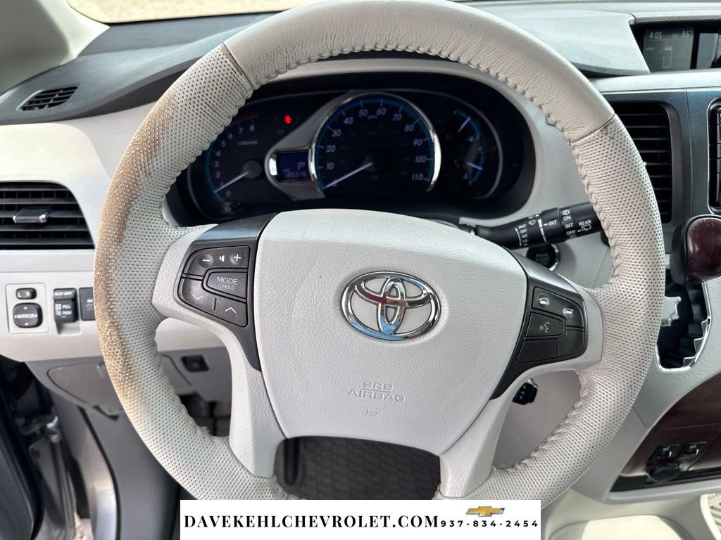 Used 2014 Toyota Sienna XLE w/ Entertainment Package FWD image 11