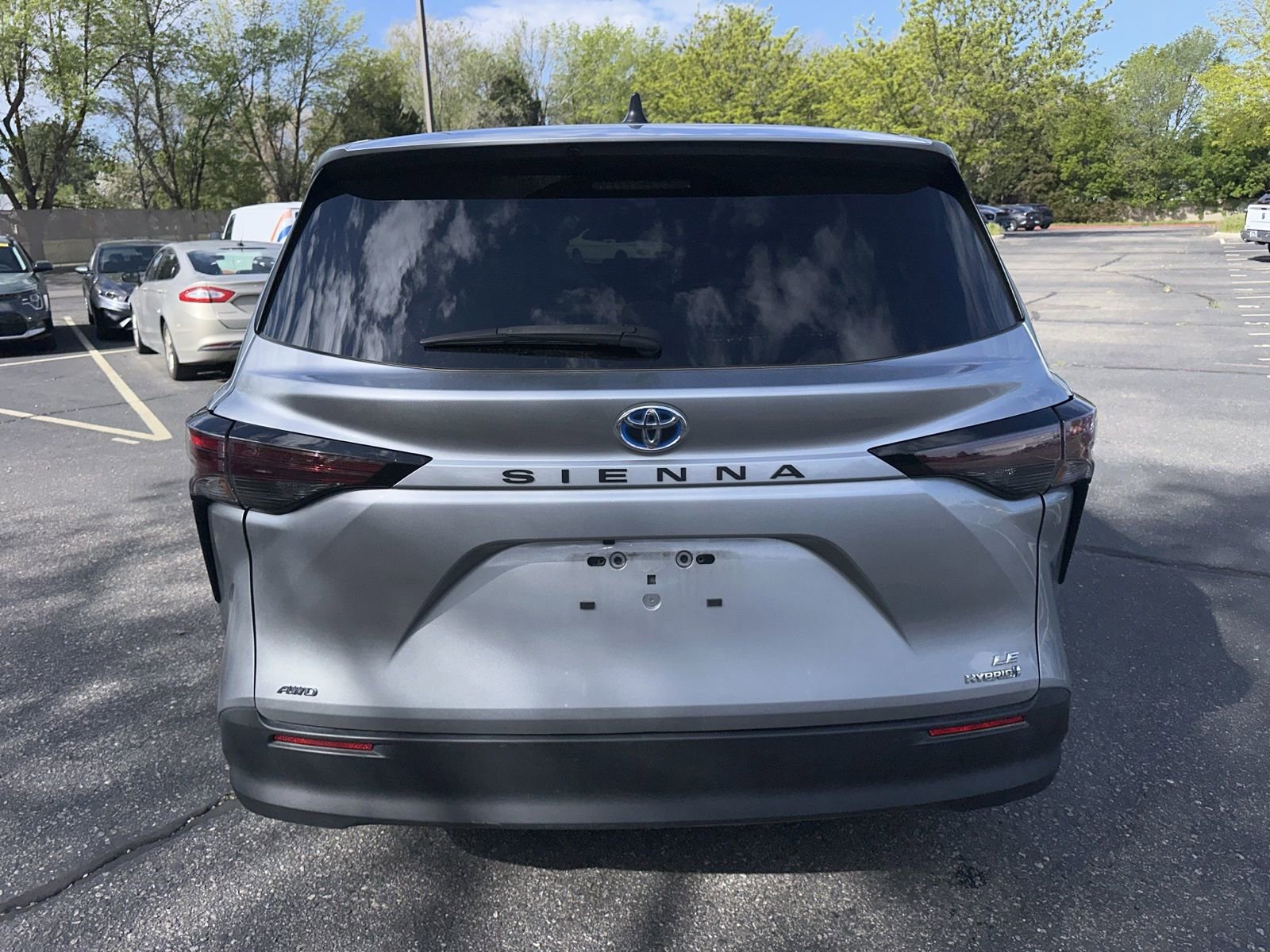 Used 2024 Toyota Sienna LE AWD/4WD image 19