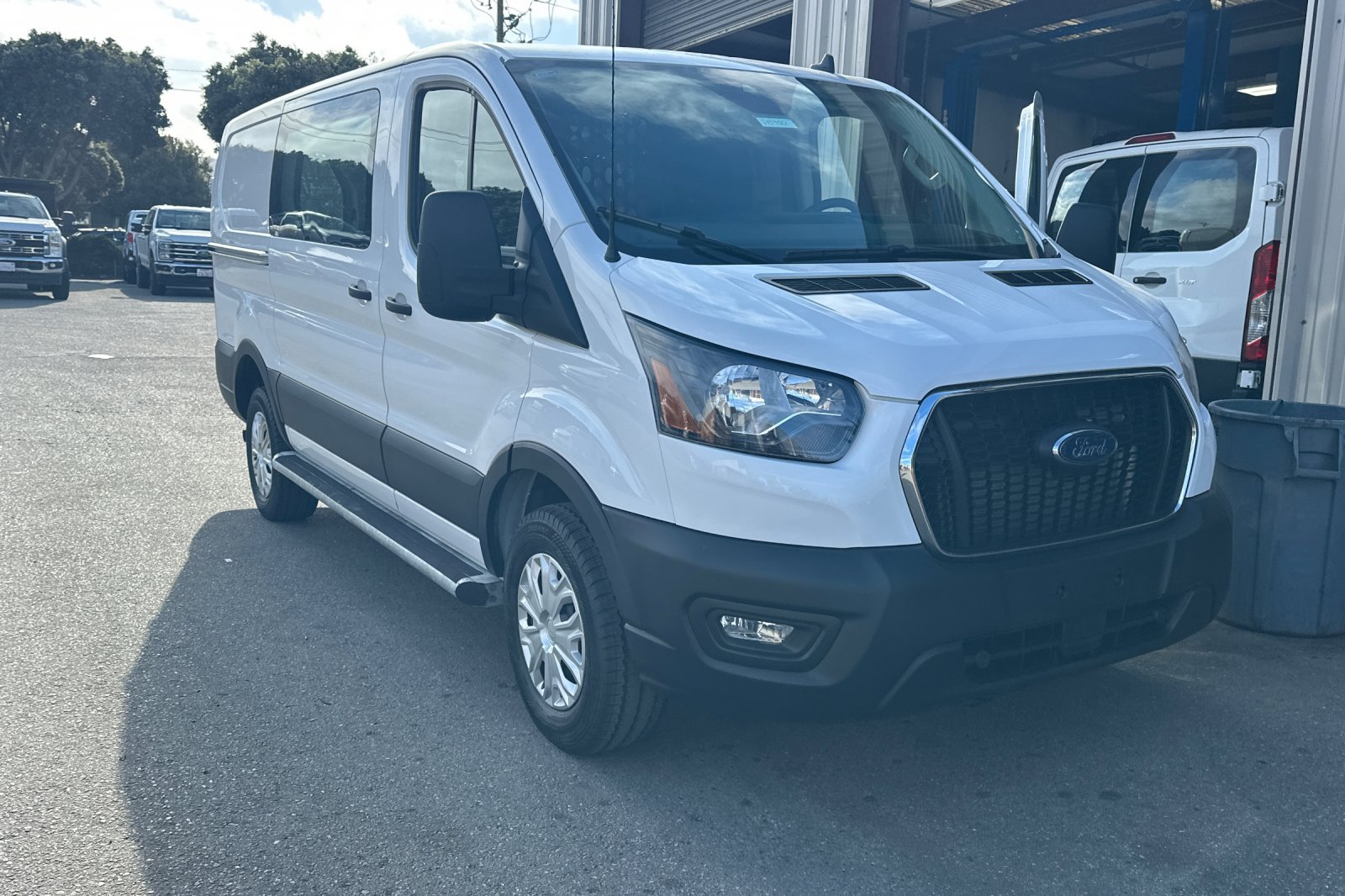 Used 2025 Ford Transit 250 Low Roof w/ Exterior Upgrade Package RWD image 2