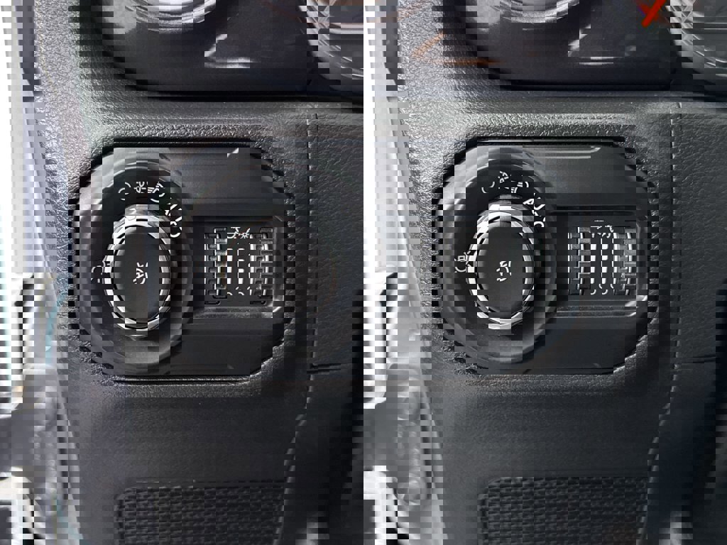 Used 2021 Jeep Wrangler Unlimited Sahara image 26