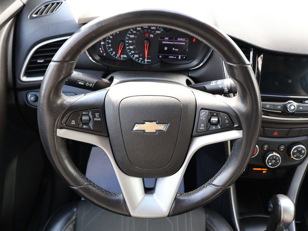 Used 2019 Chevrolet Trax LT w/ LT Convenience Package FWD image 14