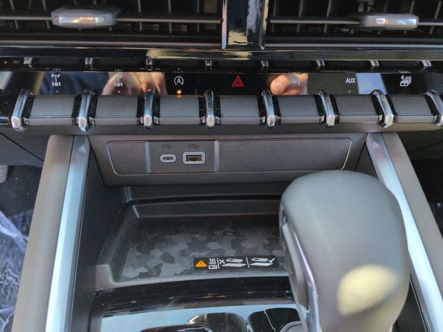 Certified 2025 Chevrolet Colorado ZR2 w/ Technology Package image 18