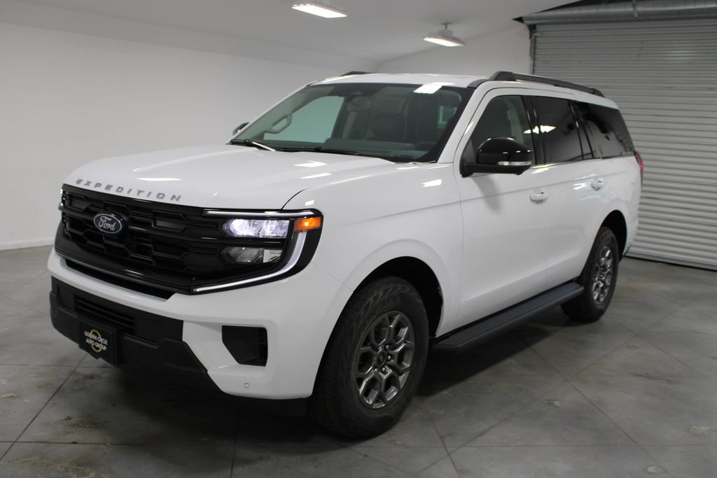 New 2026 Ford Expedition Active RWD image 3